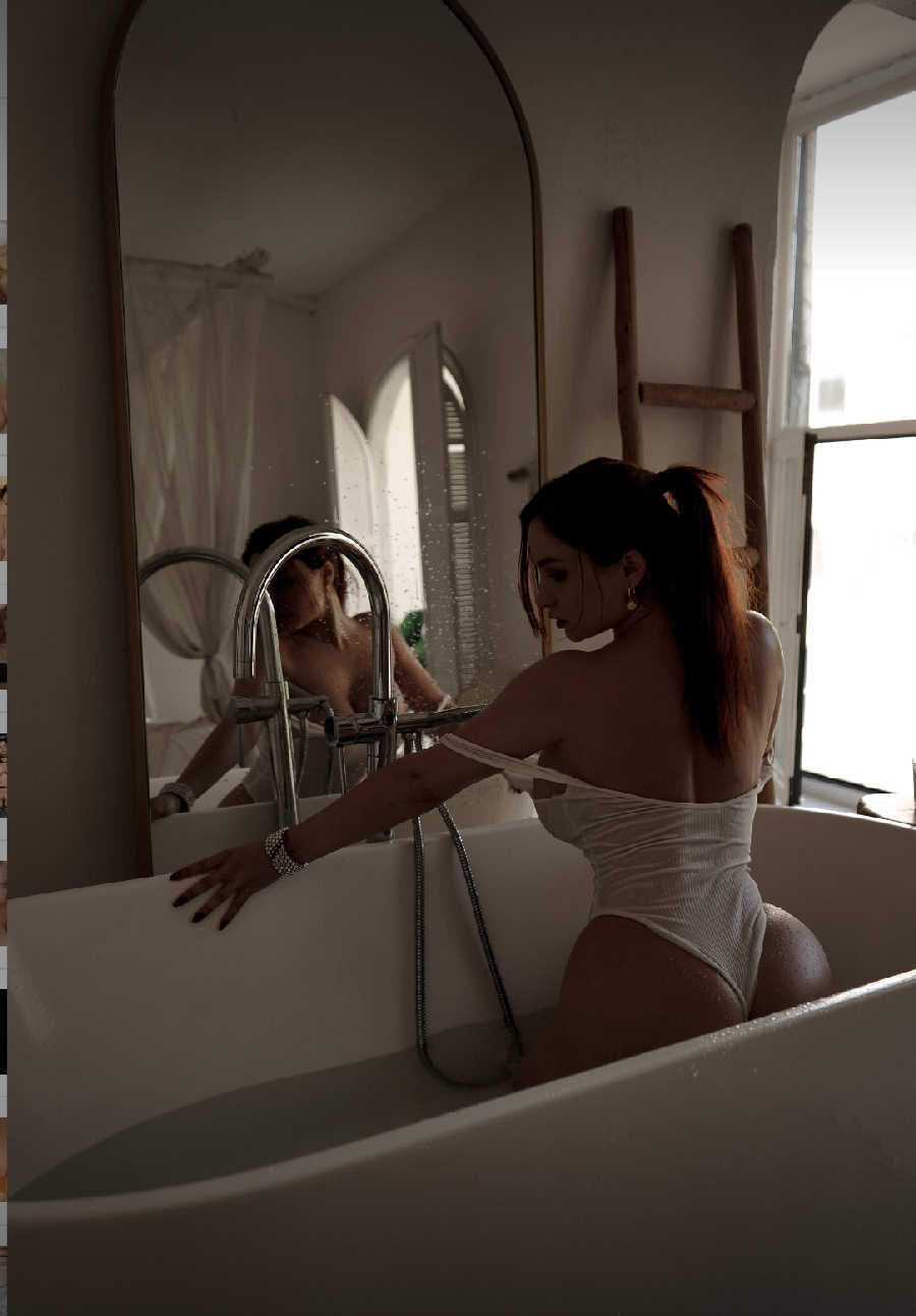 A playful frame from Miranda Faith nude — online in Fortaleza