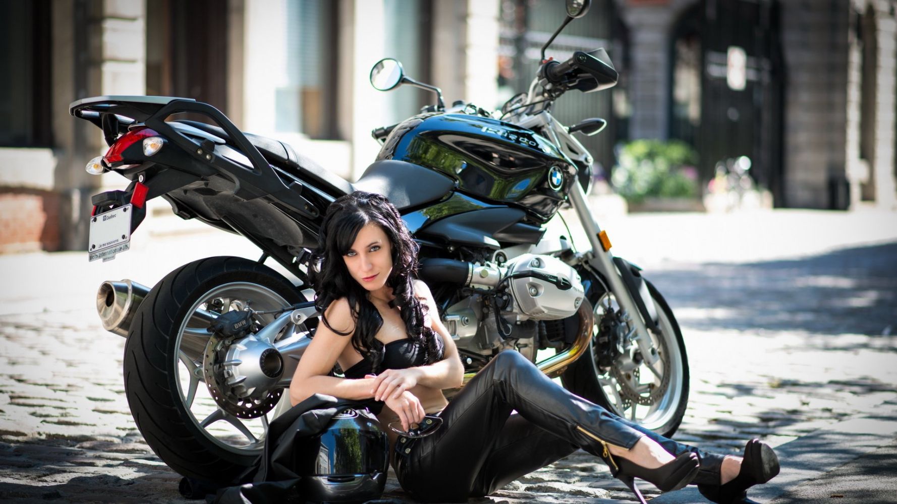 Fresh photos, fresh mood — European women on bikes online in Fortaleza