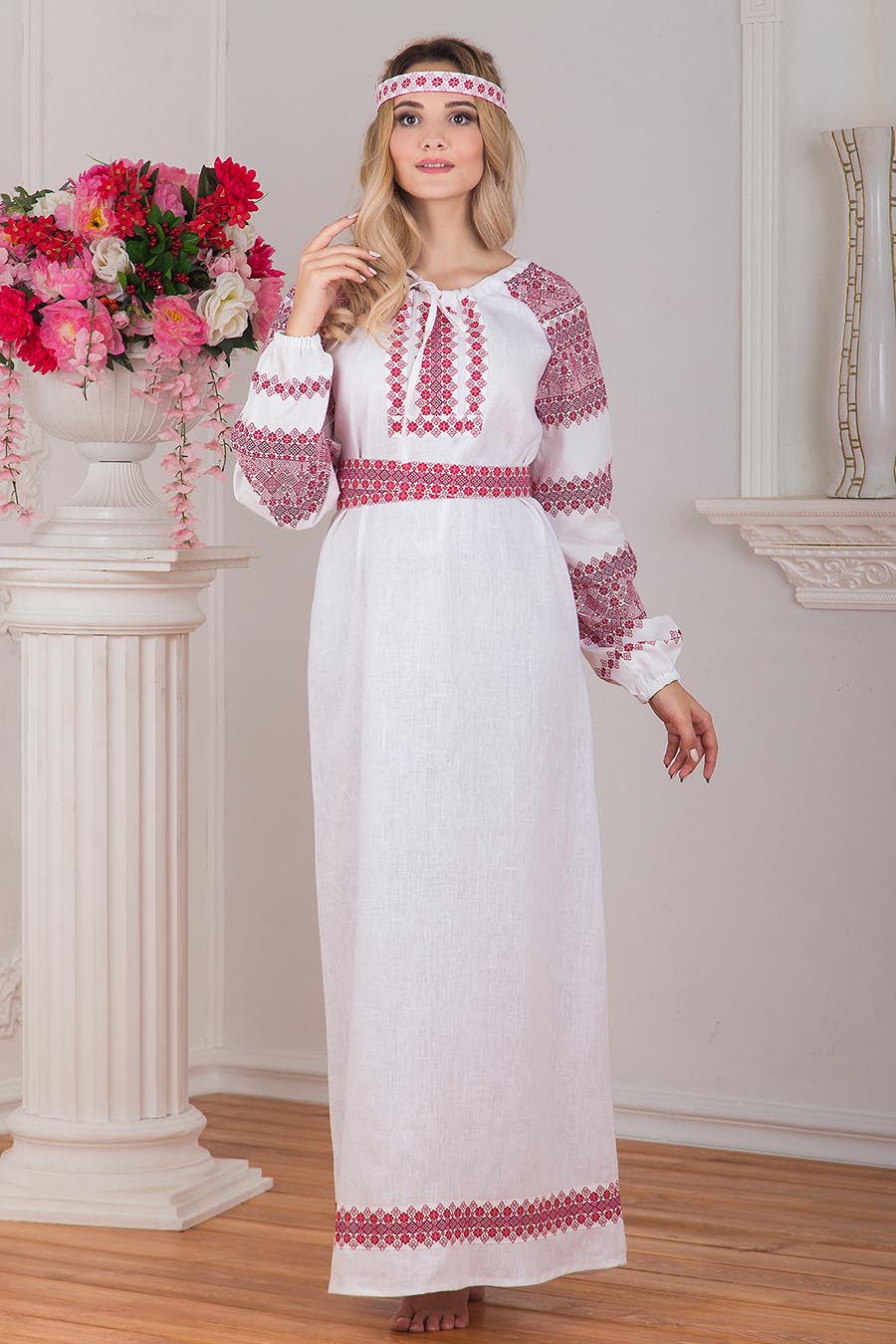 A playful frame from Women in Slavic costumes — online in Fortaleza