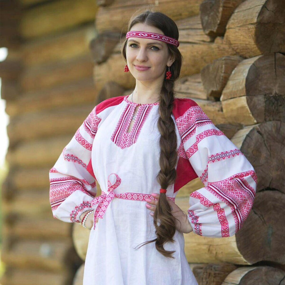 Girls in Slavic costumes brings the glow — live moments in Fortaleza