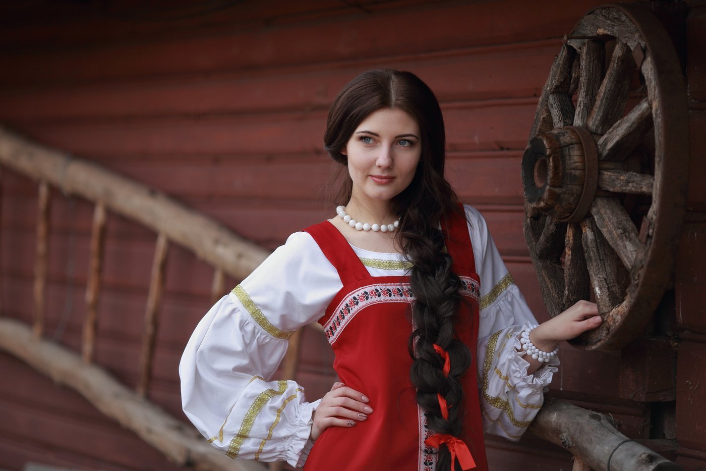Girls in Slavic costumes’s look of the day — catch her live in Fortaleza