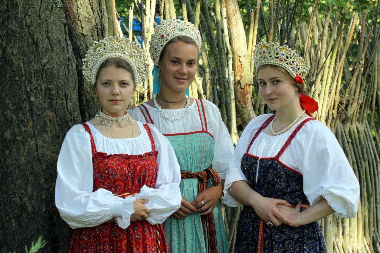 Sexy model Girls in Slavic costumes in Fortaleza