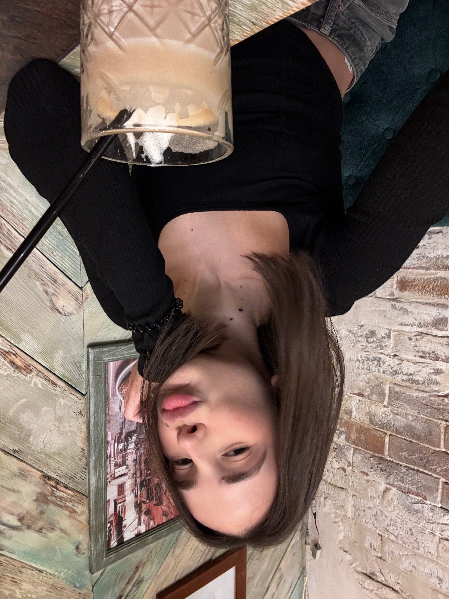 Fresh photos, fresh mood — Tina online in Fortaleza